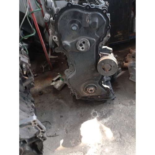 На запчастини голова і мотор Рено мастер 2.3 мотор 150 турб. 12 рік