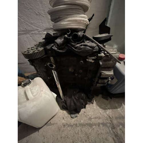 Мотор Passat B6 2.0 TDI, 2005 рік, дизель, об'єм 2.0 л. У разборі в Україні.