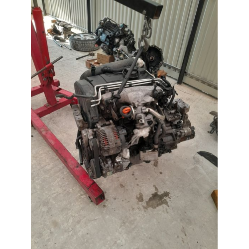 Двигун Мотор Двігатєль  ДВС 2.0 TDI AZV BKP Тауран Гольф Пасат