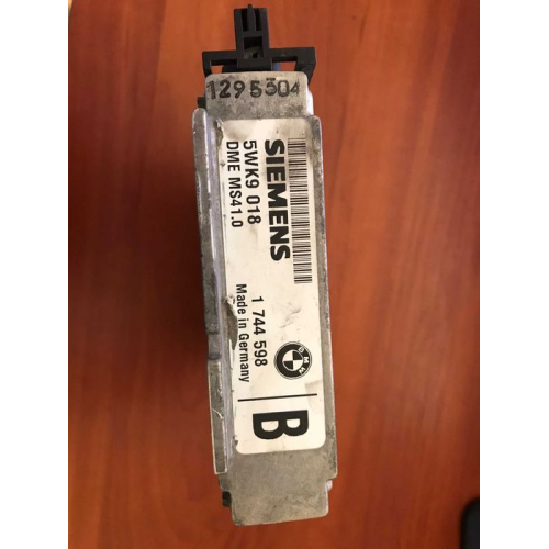 Блок керування двигуном Siemens 5wk9 018 DME MS41.0 + додатковий блок для автомобіля. Випущений Siemens, модель MS41.0, об'єм двигуна палива. Блок керування двигуном Siemens 5wk9 018 DME MS41.0 + додатковий блок для автомобіля. Випущений Siemens, модель MS41.0, об'єм двигуна палива.