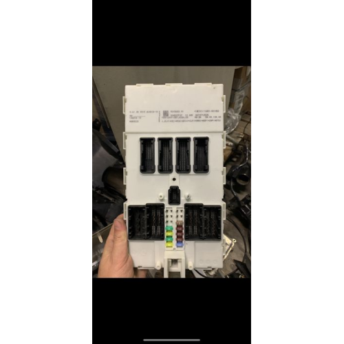 Блок комфорта F34 F32 F30 9315683 для КОРОБКИ BDC та БЛОКУ УПРАВЛІННЯ FEM. Підходить для автомобілів різних моделей і років випуску. Блок комфорта F34 F32 F30 9315683 для КОРОБКИ BDC та БЛОКУ УПРАВЛІННЯ FEM. Підходить для автомобілів різних моделей і років випуску.