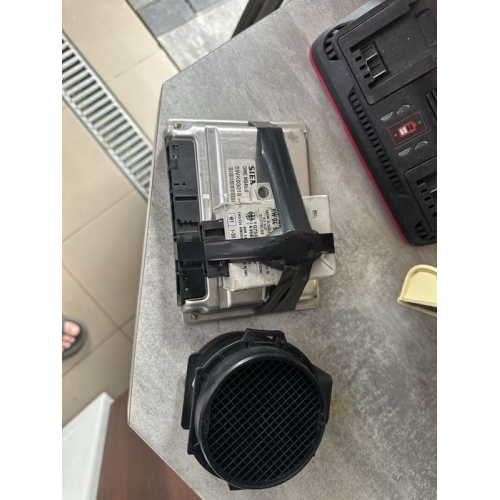 Блок управління двигуном ЕБУ та дмрв для BMW М54 3.0, випущений в Україні. 3.0 л, бензин. Блок управління двигуном ЕБУ та дмрв для BMW М54 3.0, випущений в Україні. 3.0 л, бензин.