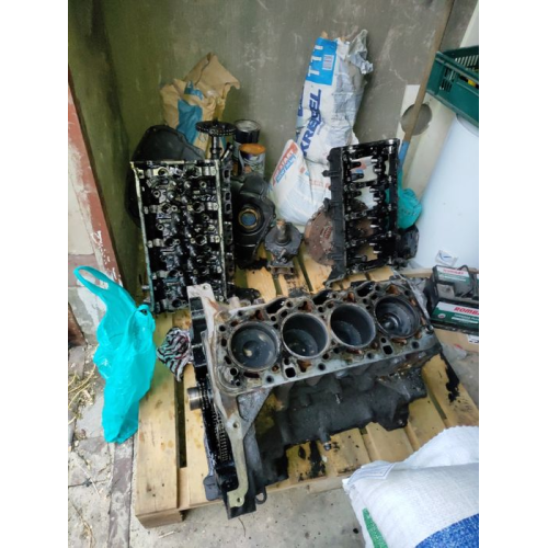 Двигун Ford Transit 2.0, 00-06, бензин, 1998 см³, 16 клапанів, 4 циліндри. Двигун Ford Transit 2.0, 00-06, бензин, 1998 см³, 16 клапанів, 4 циліндри.