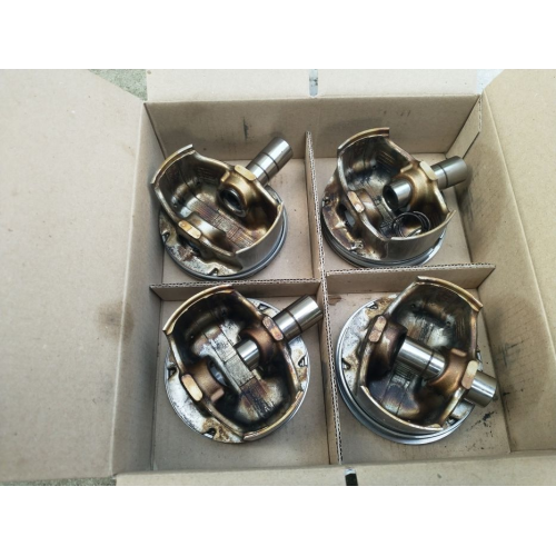 Поршнева група Приора 82.0, група В, оригінал на 126 мотор, об'єм двигуна 1.6 л, випущена в Україні.