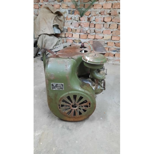 Двигун Ульяновец УД2-М1 з редуктором, випущений в Україні. 2 л, паливо - бензин.