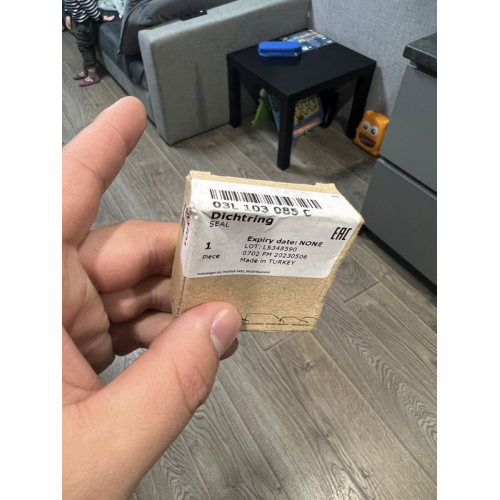 Сальник распредвала двигуна 03L103085C VAG для Volkswagen Passat B8 2015 2.0 л дизель.