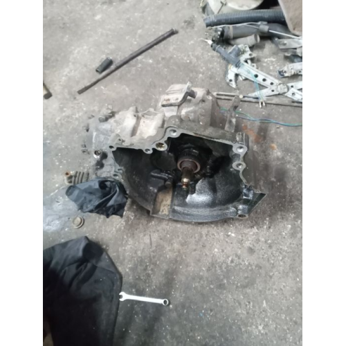 Коробка передач кпп Мазда 626 1.6 бенз 1988 рік. Коробка передач кпп Мазда 626 1.6 бенз 1988 рік.