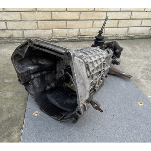 Коробка передач: МКПП, ZF 6S-850, 2015, 2.0 л дизель. Задній міст: Dana 44, 2018, 3.6 л бензин. Коробка передач: МКПП, ZF 6S-850, 2015, 2.0 л дизель. Задній міст: Dana 44, 2018, 3.6 л бензин.
