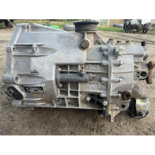 Коробка передач 711.614 для Volkswagen LT 35 2.5, випущена в Україні. Коробка передач 711.614 для Volkswagen LT 35 2.5, випущена в Україні.