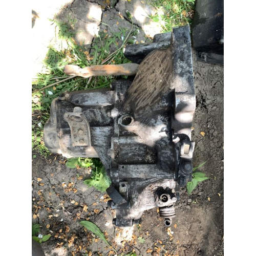 Механічна коробка передач Mazda 626 gc 1986 2.0 бензин. Механічна коробка передач Mazda 626 gc 1986 2.0 бензин.