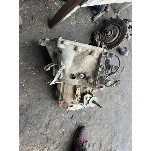 Коробка МКПП для Citroen Berlingo 1.9 дизель 2004 року випуску. Коробка МКПП для Citroen Berlingo 1.9 дизель 2004 року випуску.