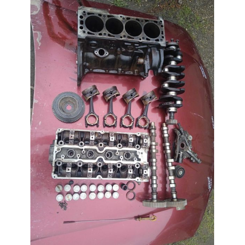 Мотор Opel Vectra В 1.6-2.0, 2000 р.в., бензиновий двигун, в розборі. Мотор Opel Vectra В 1.6-2.0, 2000 р.в., бензиновий двигун, в розборі.