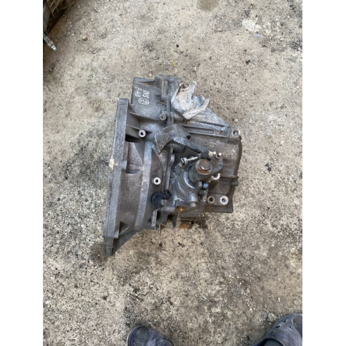 Коробка передач Opel Insignia F40, механіка, 2015 рік, 2.0 л, бензин. Коробка передач Opel Insignia F40, механіка, 2015 рік, 2.0 л, бензин.
