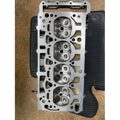 Головка двигуна VW Passat B7, 2012 р.в., 1.8 л, бензин. Головка двигуна VW Passat B7, 2012 р.в., 1.8 л, бензин.