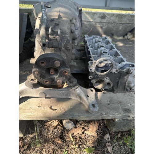 Коробка передач та головка блоку циліндрів для BMW E46, 2005 рік, 2.0 л, бензин. Коробка передач та головка блоку циліндрів для BMW E46, 2005 рік, 2.0 л, бензин.
